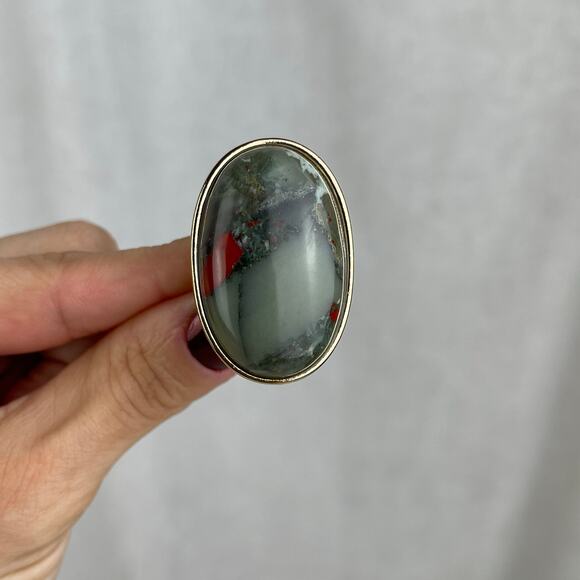 🚫SOLD🚫 NWOT Gold Tone Ring Red Green Bloodstone Oval Stone Size 6 - Picture 4 of 16